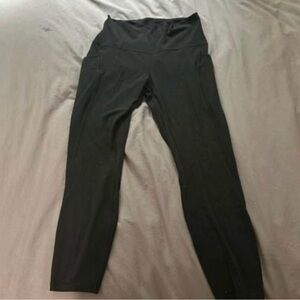 Lululemon Size 8 leggings with side pockets